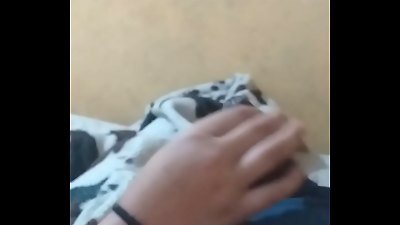 handjob sister irm&atilde; n&atilde;o resistiu deu uma punhetada gostosa  minha irm&atilde; tocando uma punheta pra mim