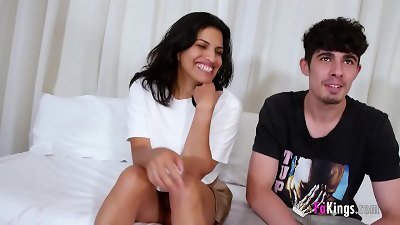 She's back, years after: Lidia Mar&iacute;a wants to try the FAKings' knobs again!