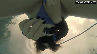 observe Emi Serene cum underwater