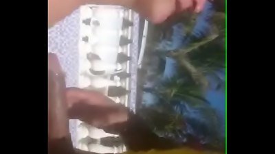 Madura dando o cu na praia mais v&iacute;deos Acessem: https://goonzotubeoficial.blogspot.com/