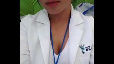 Estudiante de medicina coge con el novio de su amiga