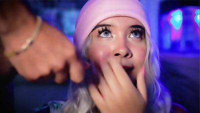 This magnificent blondie loves to suck pecker