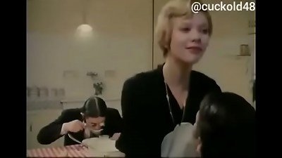 Cuckold's wife knows how to take care of guests