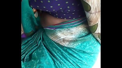 scorching Telugu aunty showing boob's in auto
