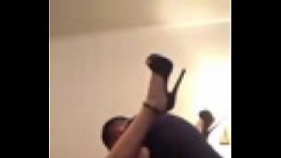 Hermosa flaquita mexicana madura de falda roja coge delicioso