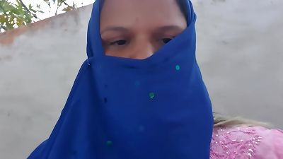 Desi girl for the very first time inside a car!!! I was struck with what she did.