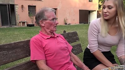 blonde super hot culo anal nailed by horny granddad