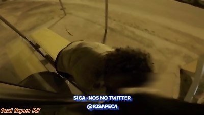 UMA RAPIDINHA NO PONTO DE &Ocirc;NIBUS DE MADRUGADA