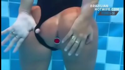 Plugadinha na piscina