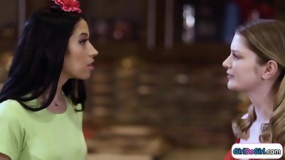 Alien lifeform needs to eat chesty female