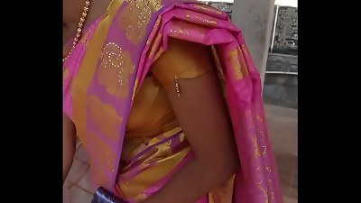 Tamil super-hot school lady side boobies without brassiere in saree HD (part:4)