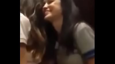 Hermosas colegialas venezolanas teniendo rico sexo en el ba&ntilde;o de culegio, full video https://iir.ai/PorNCF