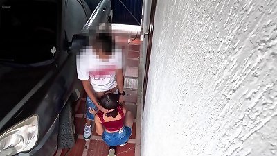 CHICA diminutive QUE ENCUENTRO EN LA CARRETERA SE DEJA FOLLAR A CAMBIO DE UN BOLETO PARA EL BUS