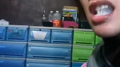 Pinay chupa live - deep throat and jizz swallow