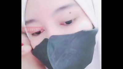 Tyas' desire hijab live with her bf