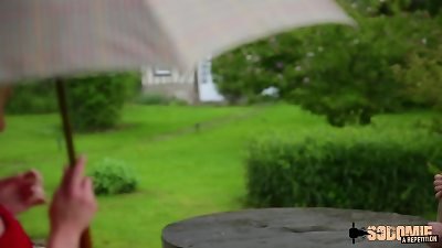 Caroline, milf coquine, sodomis&eacute;e par un jeune bien mont&eacute;