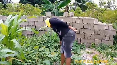 Our Agriculture instructor goes to her maize  garden to  inspect on what her college girls cultivated and she got fucked by a luck college boy