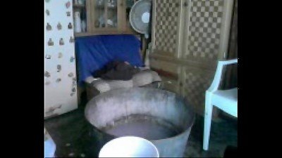 segraba ba&ntilde;andoce y enga&ntilde;a a su marido conmigo# 2