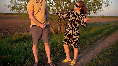 nice saree bhabhi asked directives from a Desi stranger and was fucked hard in the scarlet sunset!