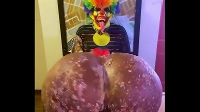 Victoria Cakes give Gibby The Clown a great birthday introduce
