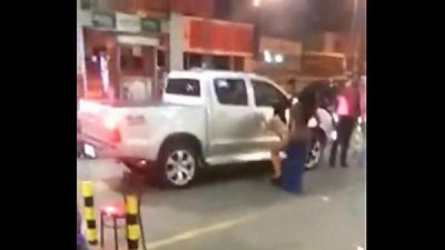 Chicas borrachas desnudas en la calle - www.putaslocas.net